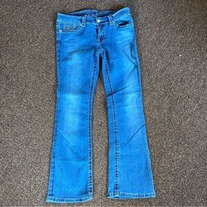 Seven 7 straight leg jeans in lush medium blue. Cute loop dee loop pocket swoop.